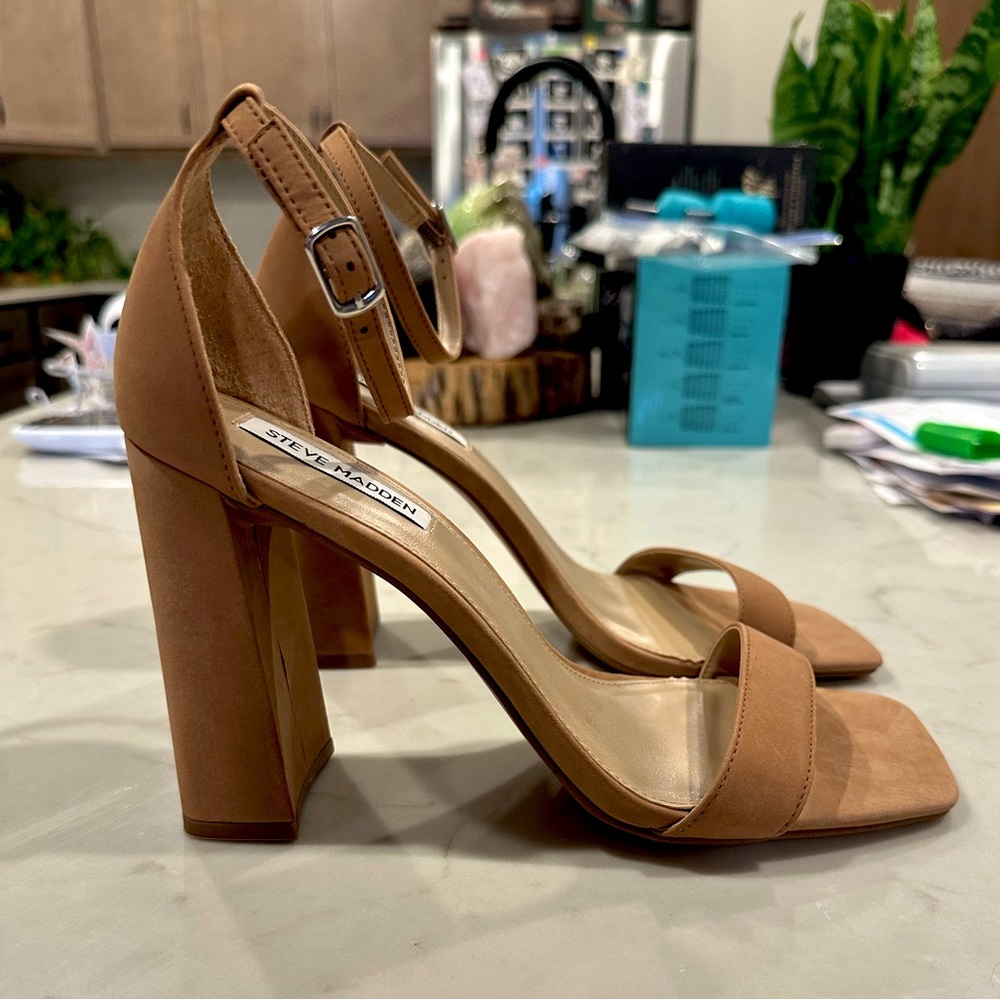 Women’s Steve Madden Tiaa heel size 9